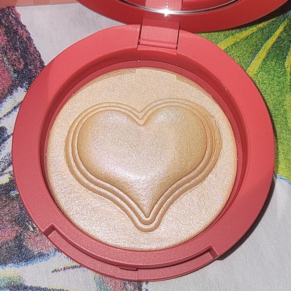 Kylie jenner 4 Piece Makeup & Skincare Bundle NWT cosmetics lot gift set skin - Picture 3 of 3